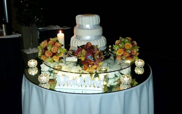 round_wedding_cake